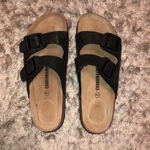 SOLD ON: M E R C A R I